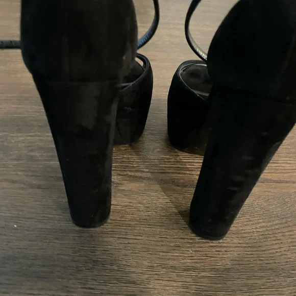 SAINT LAURENT JODIE PLATFORM SANDALS IN VELVET
BLACK - Picture 4 of 5